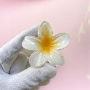 WHITE-YELLOW flower Claw - Medium