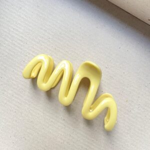 BUTTER YELLOW Wavy Claw - Large