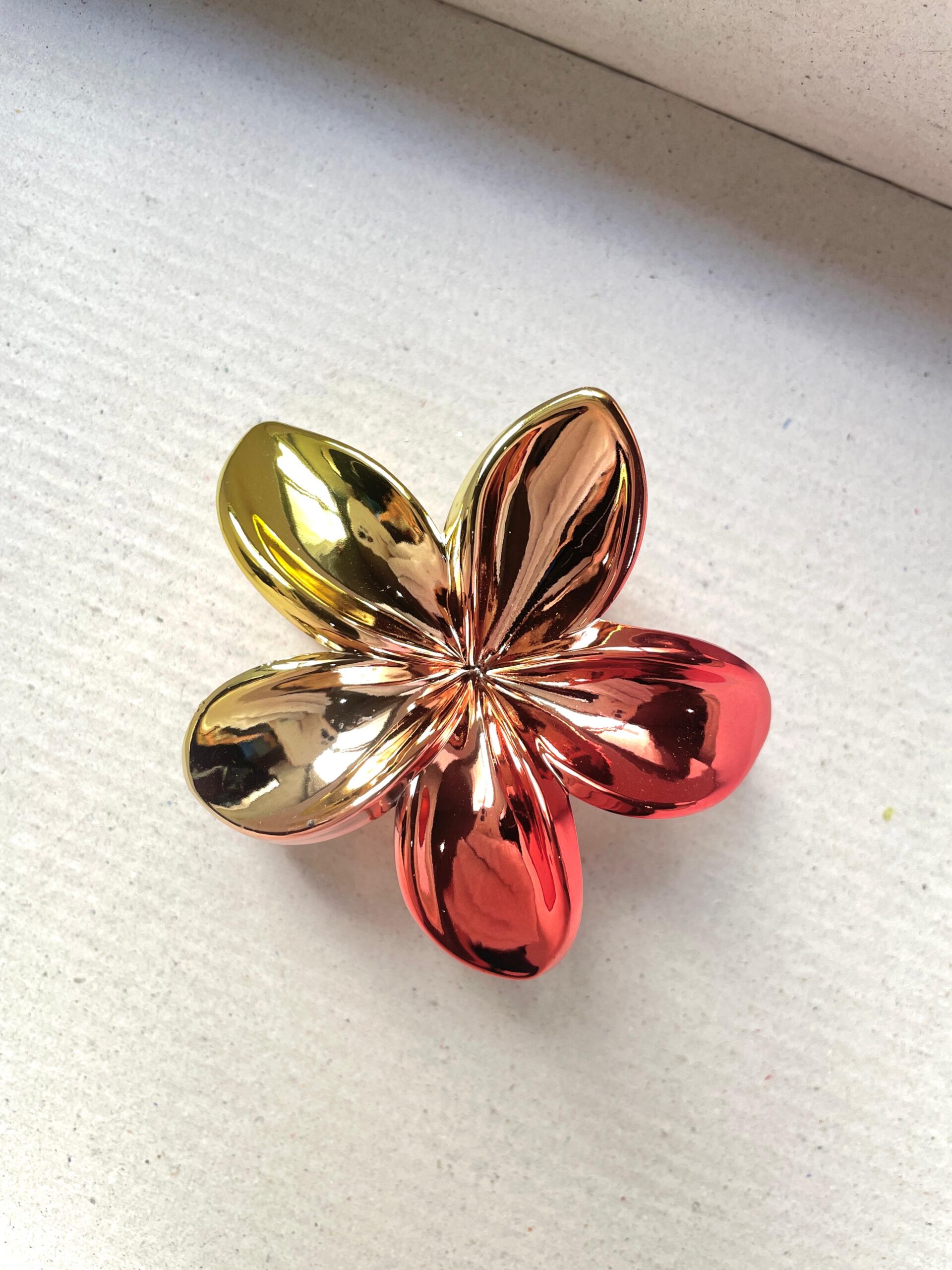 CHERRY GLOSS Abstract Claw - Large